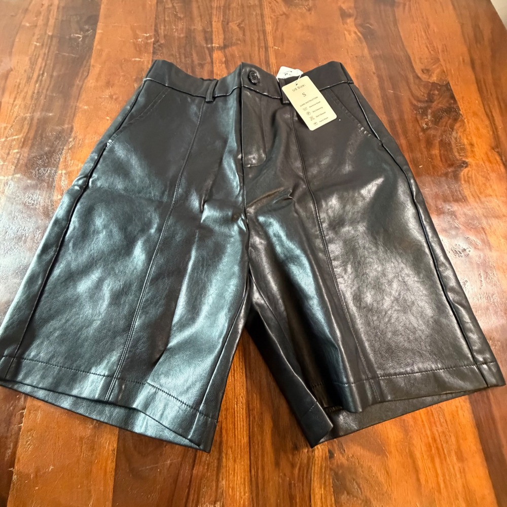 Lucrosun Black Faux Leather Bermuda Shorts High Waisted Vegan Leather Small NWT